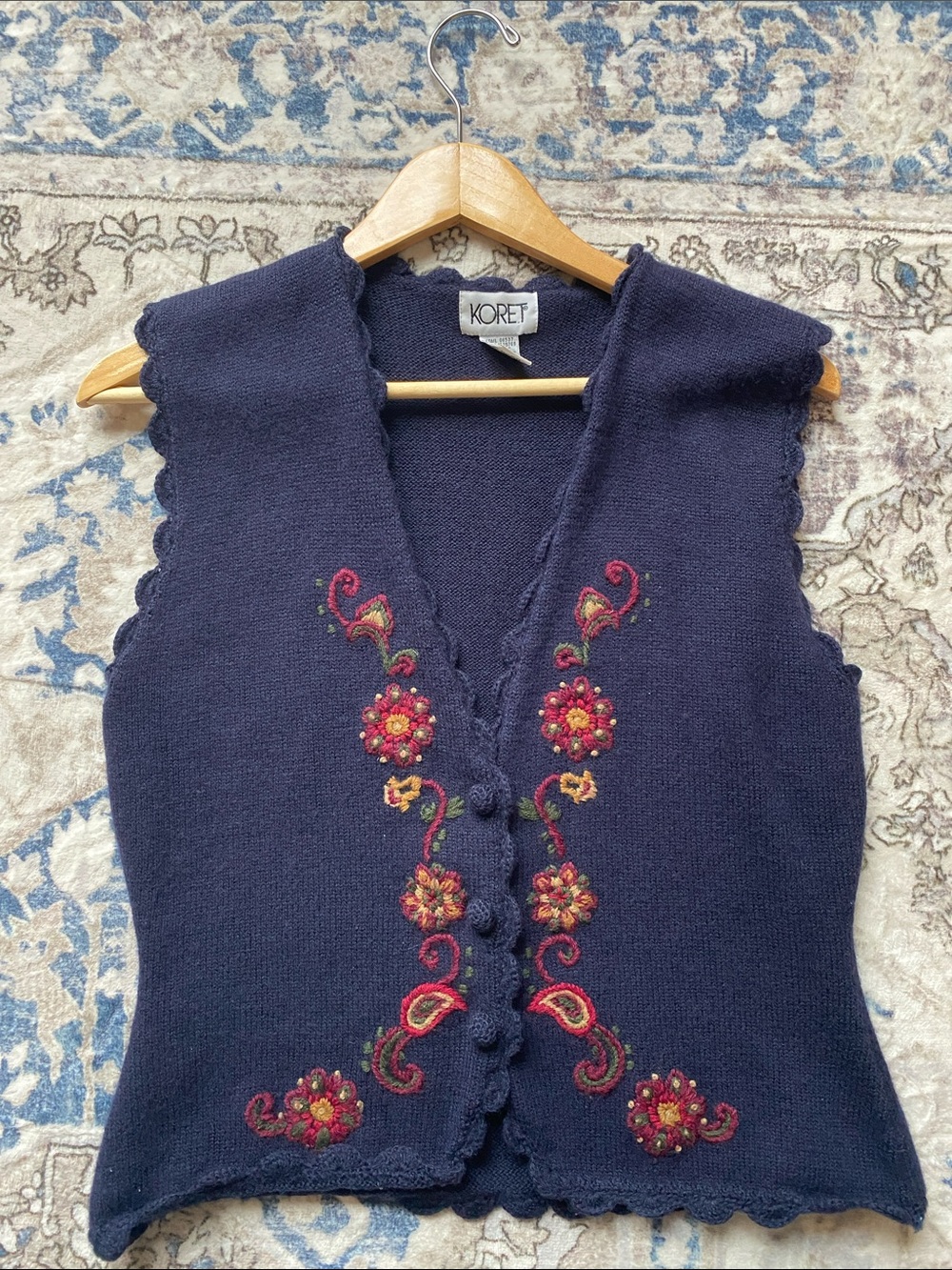 Koret Vintage Lambs Wool V‑Neck Embroidered Button Sweater Vest